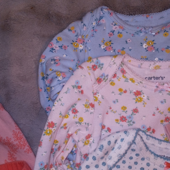 Huge Lot of 6 Carter's Onesies and 3 Leggings/Bottoms Size 9M - Picture 3 of 7